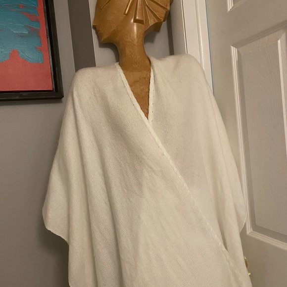 White Sweater Shaw - Picture 2 of 4